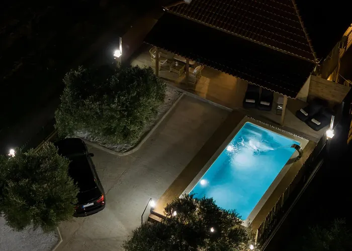 Σπίτι Με Πισίνα Δίπλα Στο Αεροδρόμιο.
