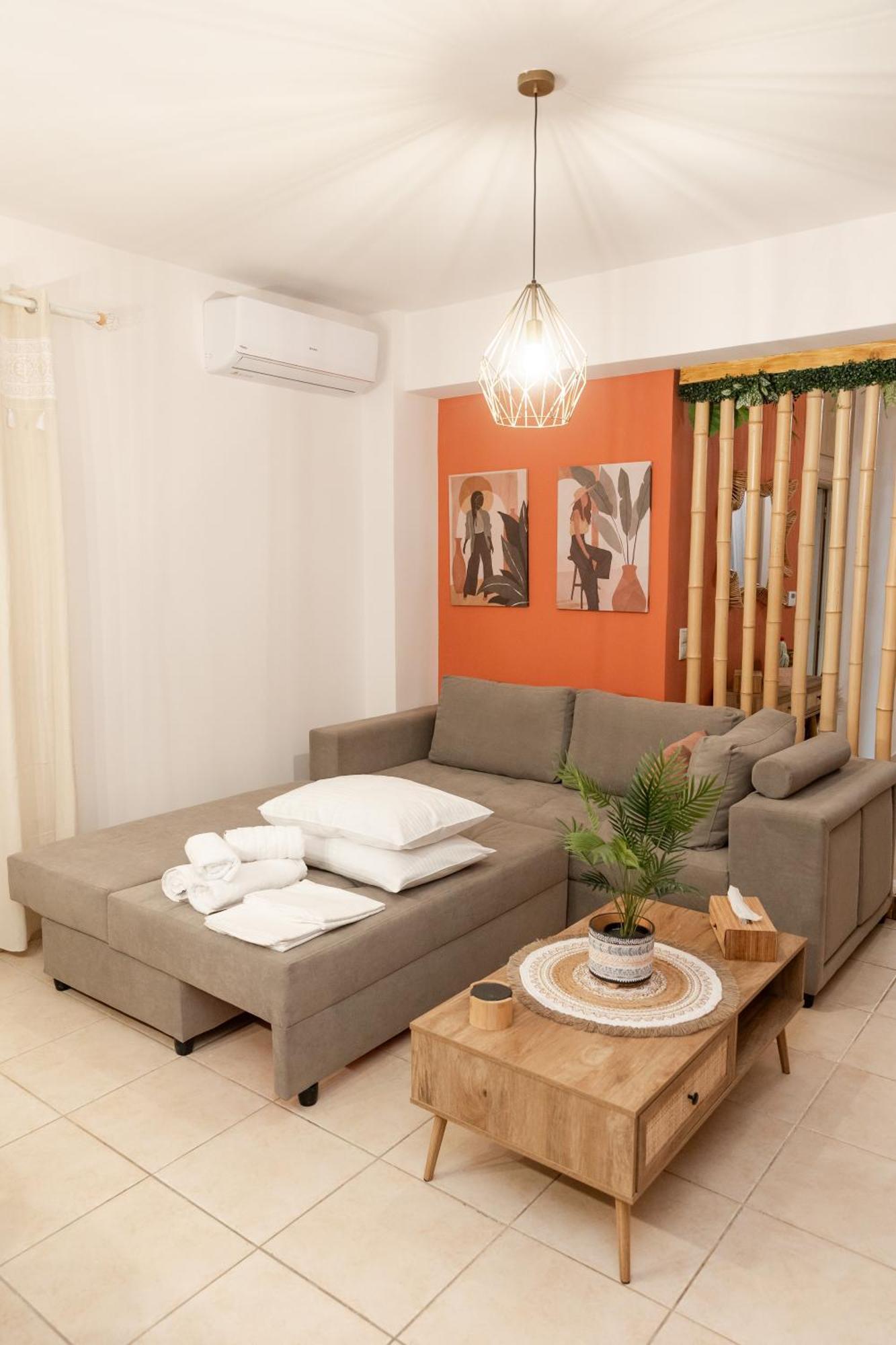 Villa σπίτι με πισίνα δίπλα στο αεροδρόμιο. Spata (East Attica)